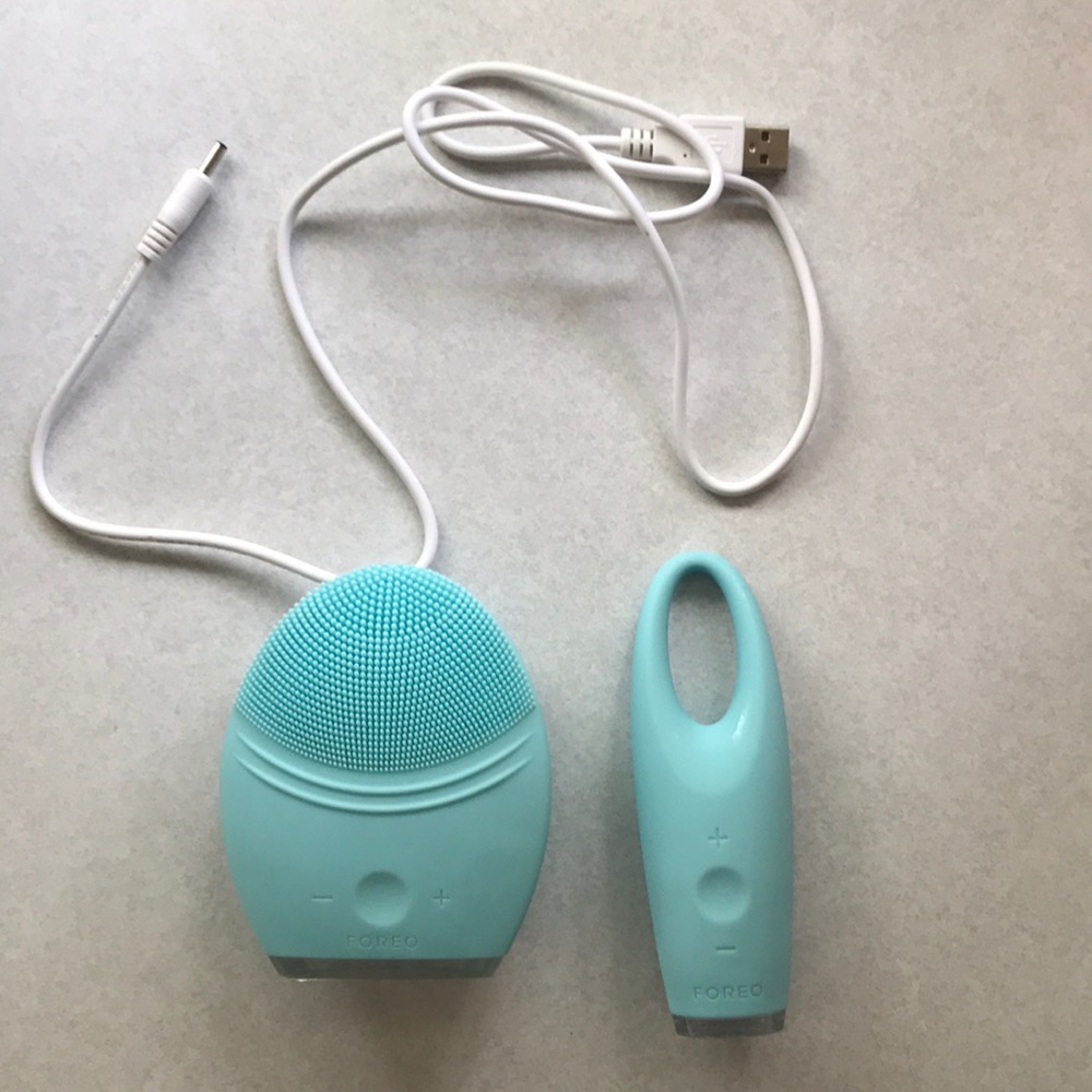 Foreo Luna face cleanser and Iris eye massager